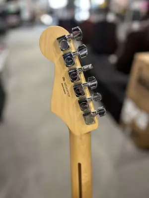 Fender - Player Stratocaster HSH Pau Ferro - Tobacco Sunburst 6